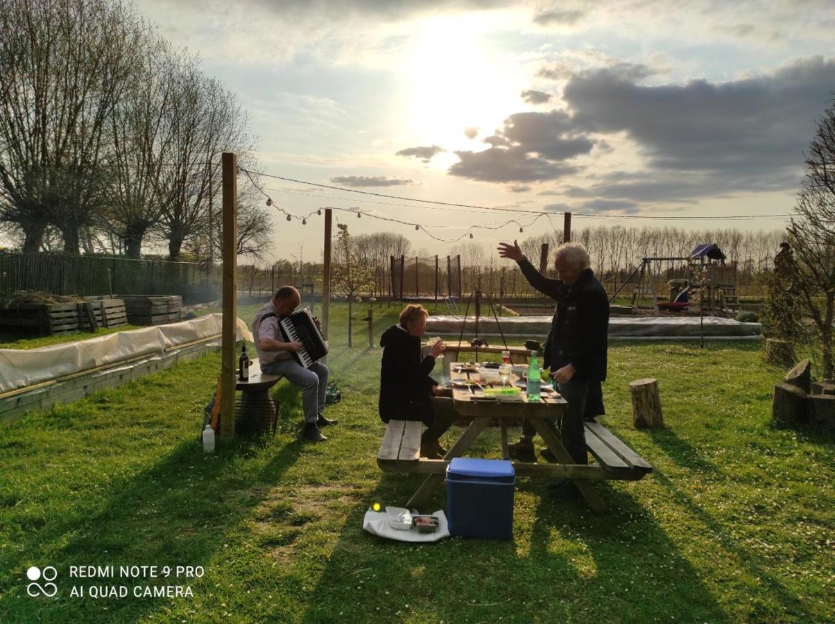 De Smishoeve Met Kinderpret, Dieren En Wellness Heers Bagian luar foto