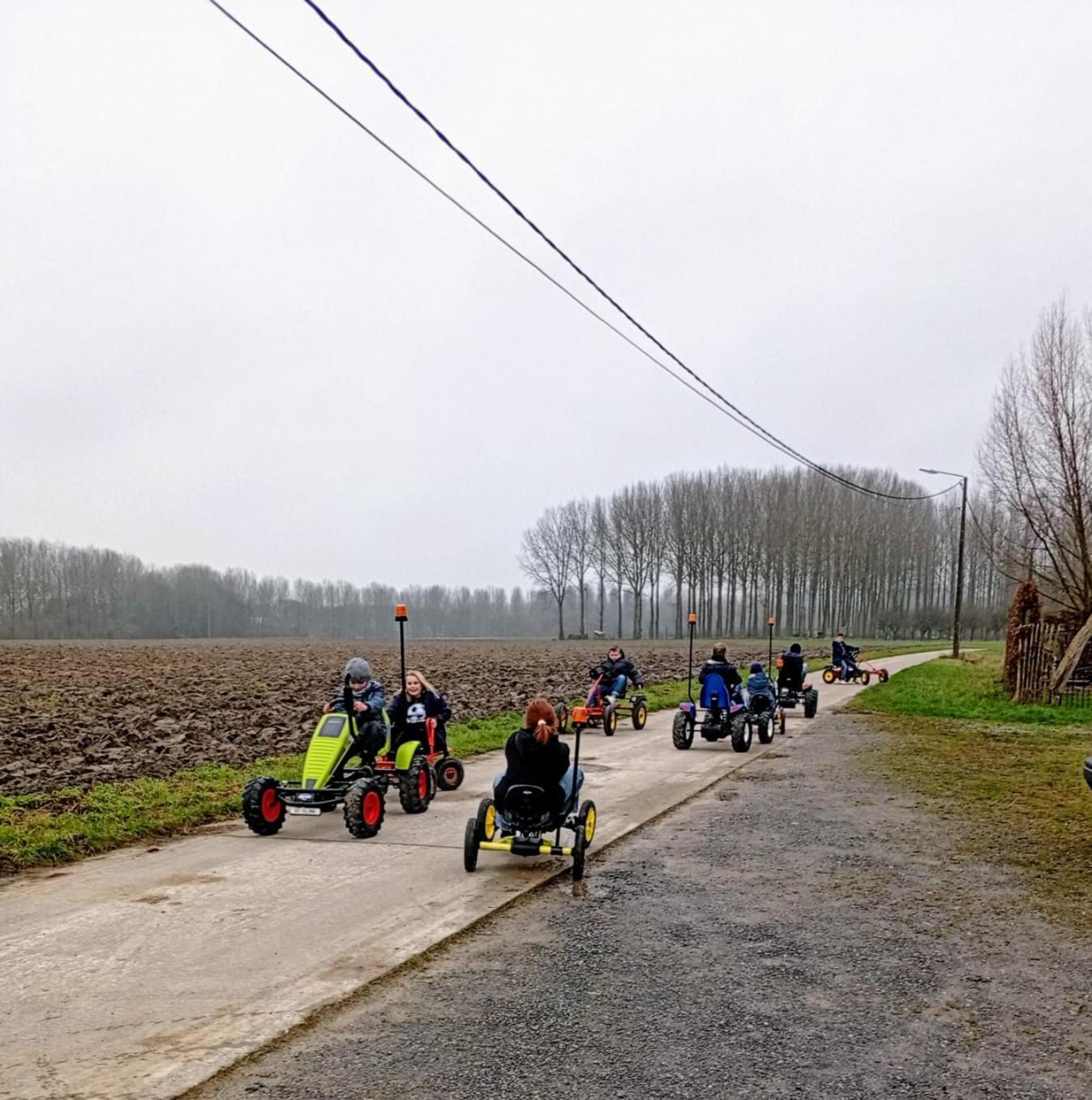 De Smishoeve Met Kinderpret, Dieren En Wellness Heers Bagian luar foto