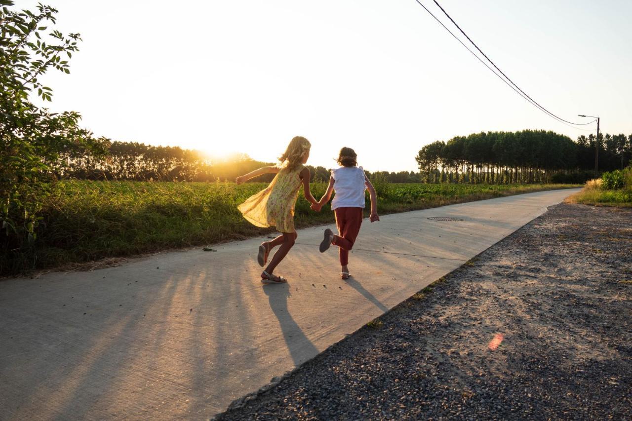 De Smishoeve Met Kinderpret, Dieren En Wellness Heers Bagian luar foto